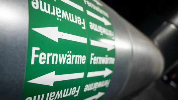 Der Deutsche Mieterbund warnt vor stark steigenden Kosten f&uuml;r Fernw&auml;rme. (Archivbild) - &copy; Marijan Murat/dpa