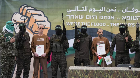 Die Hamas hat im Rahmen eines Abkommens mit Israel drei weitere Geiseln freigelassen. - © Abdel Kareem Hana/AP/dpa