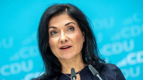 Die Lebensarbeitszeit muss steigen, sagt Wirtschaftsministerin Katherina Reiche. (Archivbild) - &copy; Michael Kappeler/dpa