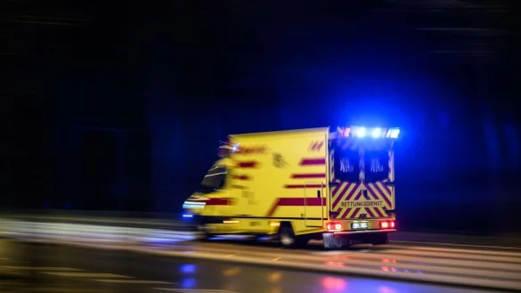 Nach einem Unfall auf der A19 konnten ein Vater und sein Sohn nicht mehr gerettet werden. (Symbolbild) - © Robert Michael/dpa