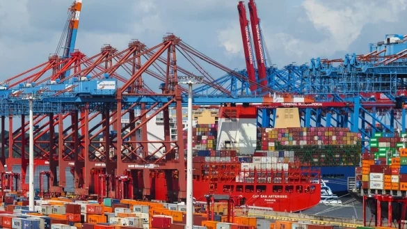 Die Analyse zeigt, dass die USA eine relevante Importabh&auml;ngigkeit von der EU aufweisen. (Archivbild) - &copy; Christian Charisius/dpa