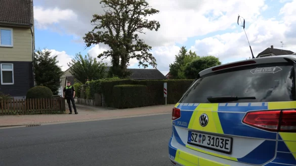 Einsatzkräfte hatten mit einem Großaufgebot nach dem Jungen gesucht. - © Benjamin Müller/TNN/dpa