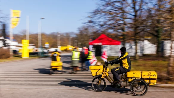 Bei der Post gibt es einen Tarifabschluss. (Archivbild) - &copy; Philipp von Ditfurth/dpa
