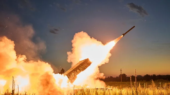 Die Kämpfe in der Region Luhansk laufen seit mehr als drei Jahren. (Archivbild) - © LIBKOS/AP/dpa