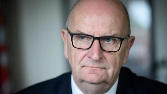 Brandenburgs Regierungschef Dietmar Woidke (SPD) &auml;u&szlig;erte sich zur Debatte &uuml;ber die SPD-Verfassungsrichterkandidatin Frauke Brosius-Gersdorf. (Archivbild) - &copy; Bernd von Jutrczenka/dpa