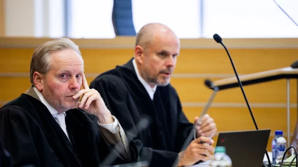 Die Staatsanwaltschaft Braunschweig fordert zum Ende des Strafprozesses im VW-Abgasskandal Gefängnisstrafen. - © Michael Matthey/dpa-Pool/dpa