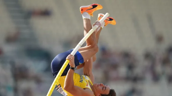 Armand Duplantis steigert seinen Stabhochsprung-Weltrekord auf 6,29 Meter. - © Marcus Brandt/dpa