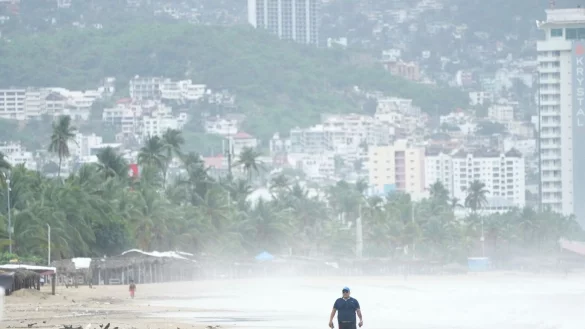 Der Hurrikan «Erick» brachte gefährlich starke Winde und Regen in den Süden Mexikos mit sich. - © Fernando Llano/AP/dpa