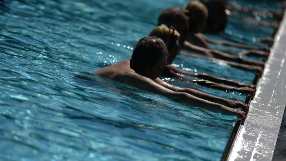 Die Mitgliedschaft im Fitnessstudio kann nach einem neuen Urteil des Bundesfinanzhofs nicht von der Steuer abgesetzt werden. Das gilt auch, wenn Patienten dort ein vom Arzt verschriebenes Training absolvieren. (Illustration) - © picture alliance / dpa