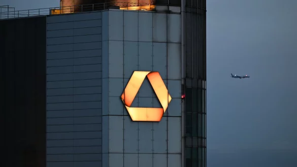 Deutschlands zweitgrößte Privatbank setzt sich ehrgeizigere Ziele. (Archivbild) - © Arne Dedert/dpa