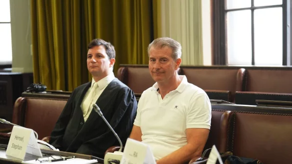 Am sechsten Verhandlungstag im Prozess um die Entführung der Kinder von Christina Block darf der Nebenklagevertreter Philip von der Meden weitere Fragen an die angeklagte Unternehmerin stellen. (Archivbild) - © Marcus Brandt/dpa-POOL/dpa