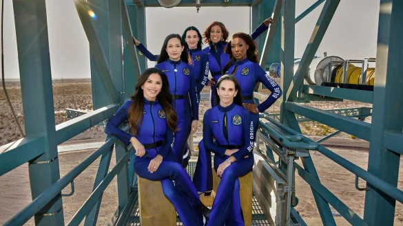 Die Raumanz&uuml;ge wurden von Bezos\\\' Partnerin Sanchez entworfen. - &copy; Uncredited/Blue Origin via AP/dpa