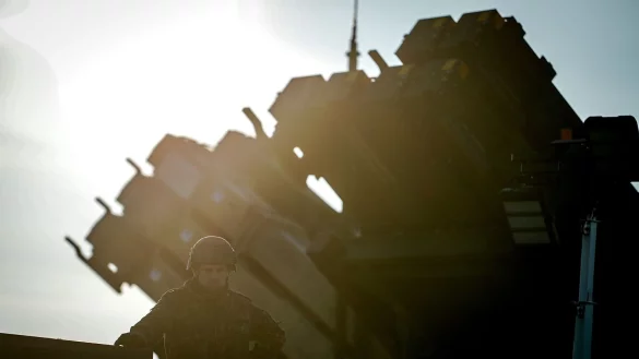 Nach dem Eindringen russischer Drohnen in den Luftraum der Nato will die Nato die Schutzma&szlig;nahmen an der Ostflanke noch einmal verbessern. (Archivbild) - &copy; Kay Nietfeld/dpa