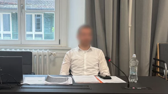 Vor Gericht zeigte sich der Angeklagte geläutert. (Archivbild) - © Aleksandra Bakmaz/dpa