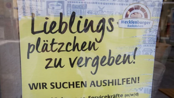 Manche Stellenanzeigen werben auch mit kreativen Sprüchen um Interessenten (Archivbild) - © Stefan Sauer/dpa-Zentralbild/dpa