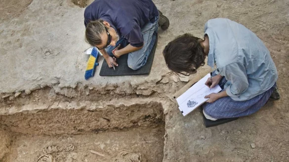 Arch&auml;ologen finden Leiche von Nonne mit schweren Eisenringen - &copy; Yoli Schwartz/Israelische Altertumsbeh&ouml;rde/dpa
