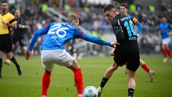 Brillierte auch gegen Kiel: Nationalspieler Florian Wirtz. - © Gregor Fischer/dpa