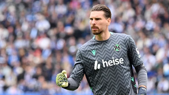 Wechselt von Hannover 96 zum 1. FC Köln: Ron-Robert Zieler. - © Soeren Stache/dpa