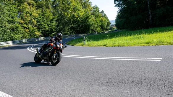 Motorradfahrer in Bayern - der Freistaat hat die h&ouml;chste Dichte an zweir&auml;drigen Kfz. - &copy; Pia Bayer/dpa