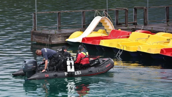 Schon seit Samstag wird nach dem Vater und seinem Sohn gesucht. - © Karl-Josef Hildenbrand/dpa