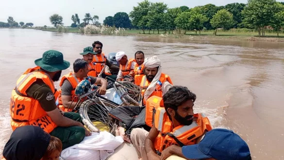 Sintflutartige Regenfälle haben 2.000 Dörfer in Punjab überschwemmt. - © Ppi/PPI via ZUMA Press Wire/dpa