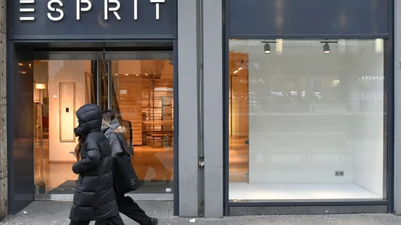 Die letzten Esprit-Läden schließen, viele - wie dieser in Hannover - wurden zuletzt bereits dichtgemacht. - © Ella Wenzel/dpa