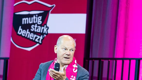 Olaf Scholz spricht auf dem Kirchentag in Hannover auch &uuml;ber seine Wehrdienstverweigerung. - &copy; Moritz Frankenberg/dpa