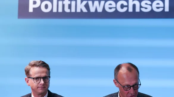 Die CDU will auf ihrem Wahlparteitag am Montag in Berlin ein Sofortprogramm beschließen, in dem sie den Bürgerinnen und Bürgern aus ihrer Sicht wichtige Punkte für den versprochenen Politikwechsel verspricht. Damit wollen die Christdemokraten in der Schlussphase des Wahlkampfs punkten. - © Marcus Brandt/dpa