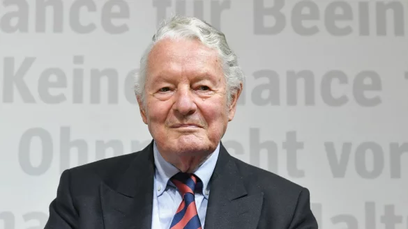 Er kannte sich bestens mit den Royals aus. Nun ist der Experte für die europäischen Königshäuser gestorben. (Archiv) - © Jens Kalaene/dpa-Zentralbild/ZB