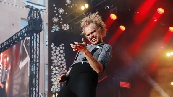 Heimsieg: Erstmals seit 25 Jahren gewinnt ein Finne die Luftgitarren-Weltmeisterschaft. - &copy; Eeva Riihel&auml;/Lehtikuva/dpa