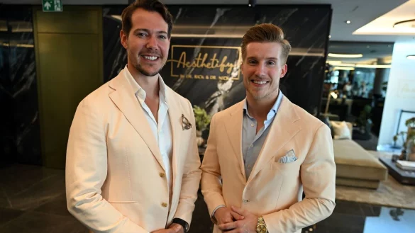 Die Verbraucherzentrale klagt gegen das Unternehmen Aesthetify von «Dr. Rick und Dr. Nick». - © Federico Gambarini/dpa