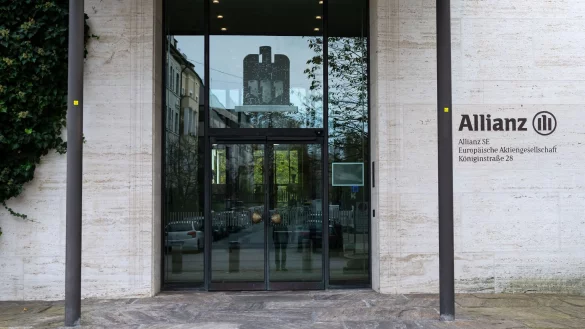 Die Allianz-Zentrale in M&uuml;nchen. Der Dax-Konzern hat Pl&auml;ne in Indien. (Foto: Illustration) - &copy; Sven Hoppe/dpa