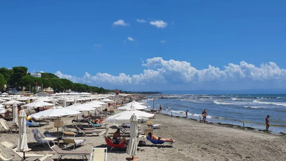 Das Ungl&uuml;ck geschah am Strand von Grado in Norditalien. (Archivbild) - &copy; Alexandra Frank/dpa-tmn