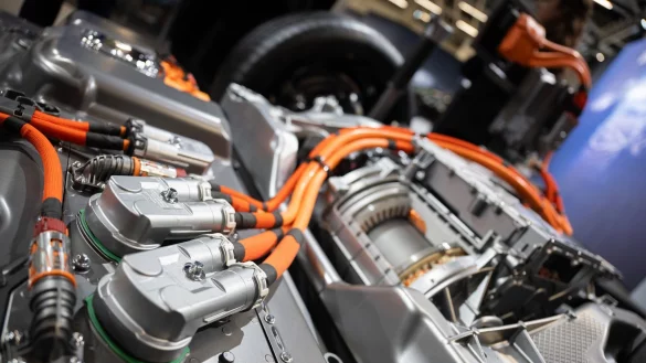 Bei Lithiumbatterien für Elektro-Autos dominiert China als Lieferant (Archivbild) - © Sebastian Christoph Gollnow/dpa