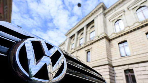 Im Prozess zur VW-Dieselaffäre wurden vier Haftstrafen ausgesprochen, nur in zwei Fällen gab es Bewährung. - © Julian Stratenschulte/dpa Pool/dpa