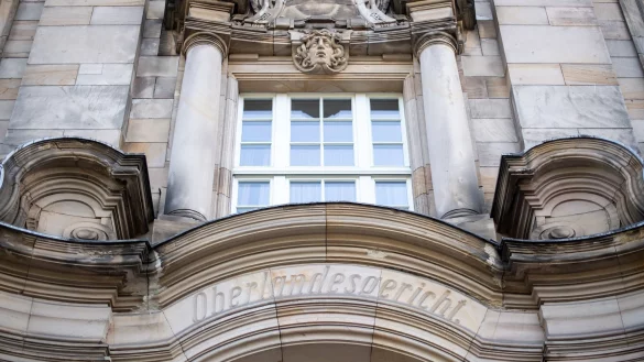 Wegen Unterst&uuml;tzung der Terrormiliz &laquo;Islamischer Staat&raquo; (IS) ist ein 24-j&auml;hriger Mann zu drei Jahren Haft verurteilt worden. (Symbolbild) - &copy; Marius Becker/dpa