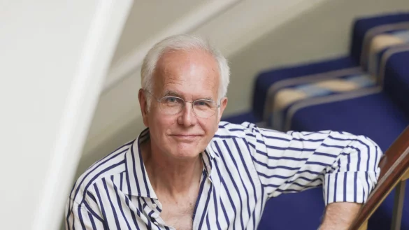 Harald Schmidt freut sich &uuml;ber die Liebe von Julia Kl&ouml;ckner und J&ouml;rg Pilawa. - &copy; Oliver Berg/dpa