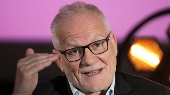 Festivaldirektor Thierry Frémaux bei der Pressekonferenz, auf der das Programm der 78. Internationalen Filmfestspiele von Cannes bekanntgegeben wird. - © Michel Euler/AP/dpa
