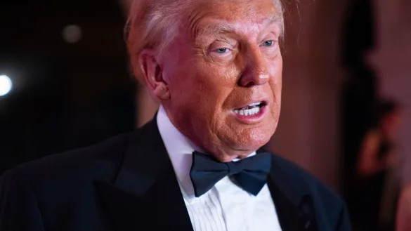 Wer mit dem US-Präsidenten dinieren möchte, kann dies für einen stolzen Preis tun. (Archivbild) - © Evan Vucci/AP/dpa