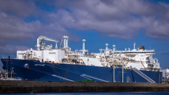 Über die deutschen LNG-Terminals kamen am Montag rund 15 Prozent der deutschen Gasimporte. (Archivbild) - © Jens Büttner/dpa