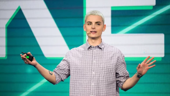 Hat sich die Markenrechte für den "Stolzmonat" gesichert: Fabian Grischkat - © Julian Stratenschulte/dpa