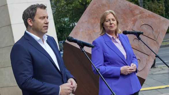 Die SPD-Chefs vor einer Klausur des Parteivorstands in Berlin. - &copy; Joerg Carstensen/dpa