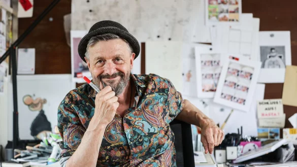Ralf König ist schon seit 40 Jahren einer der erfolgreichsten deutschen Comiczeichner. - © Oliver Berg/dpa