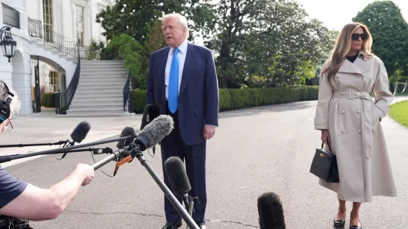 Trump bleibt vage zu Gesprächen mit China - © Alex Brandon/AP/dpa