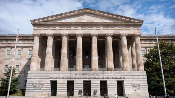 Trump lässt Museen auf «spaltende» Narrative überprüfen. - © Mark Schiefelbein/AP/dpa