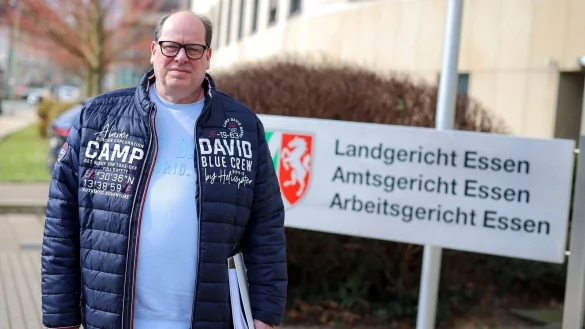 Wilfried Fesselmann fordert Schadenersatz, weil er als Elfjähriger von einem Priester missbraucht worden sei. - © Christoph Reichwein/dpa