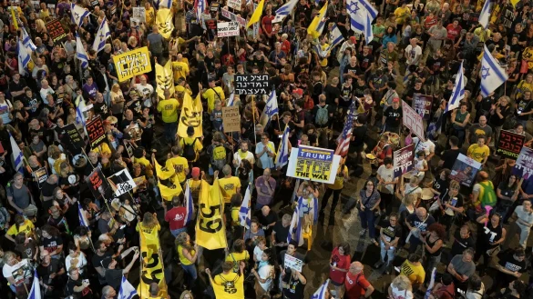 In Israel gehen erneut Tausende f&uuml;r ein Ende des Gaza-Kriegs auf die Stra&szlig;e. (Archivbild) - &copy; Oded Balilty/AP/dpa