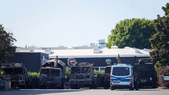 Sechs Bundeswehr-Fahrzeuge sind am Samstagabend in Erfurt in Brand geraten. (Archivbild) - © Martin Wichmann/WichmannTV/dpa