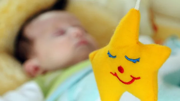 Wiegenlieder gibt es in etlichen Gesellschaften weltweit. (Archivbild) - © Armin Weigel/dpa