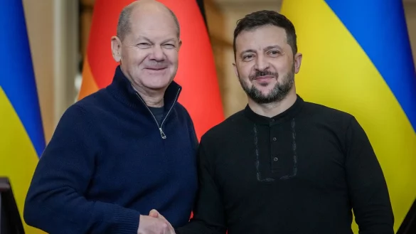 Telefonat zum Ende seiner Amtszeit: Der scheidende Bundeskanzler hat den ukrainischen Pr&auml;sidenten Selenskyj angerufen. - &copy; Kay Nietfeld/dpa